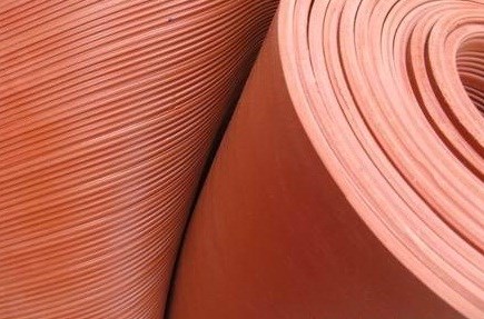 Thảm cách điện là gì? Đặc điểm, cấu tạo và ứng dụng ra sao?