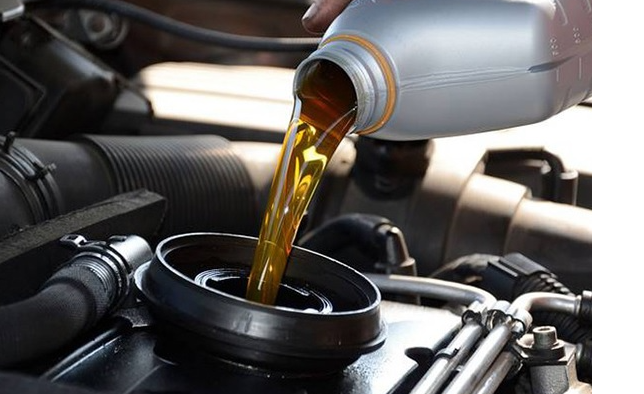Xe chạy bao nhiêu km cần thay nhớt cho xe của bạn?